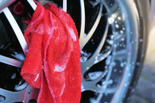 Tire-Cleaning--Tire-Cleaning-7340400-image